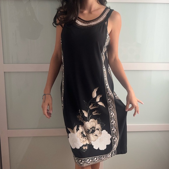 Laura’s black and white floral and flowy dress - Picture 1 of 2